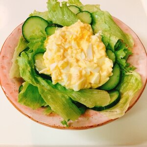 卵サラダとグリーンサラダ